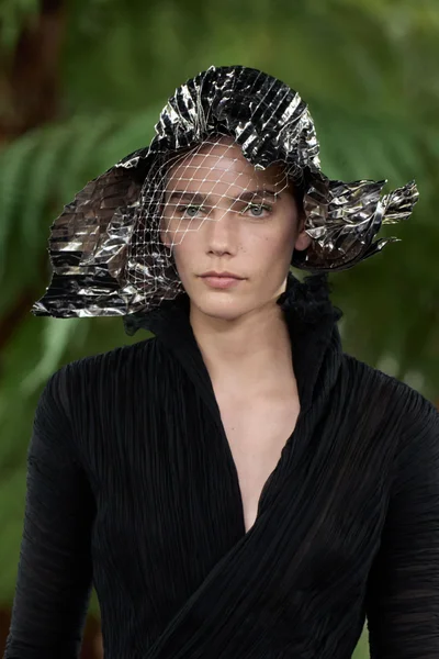 Look 13